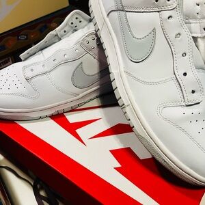 Nike Dunks Premium

New without tags, original box